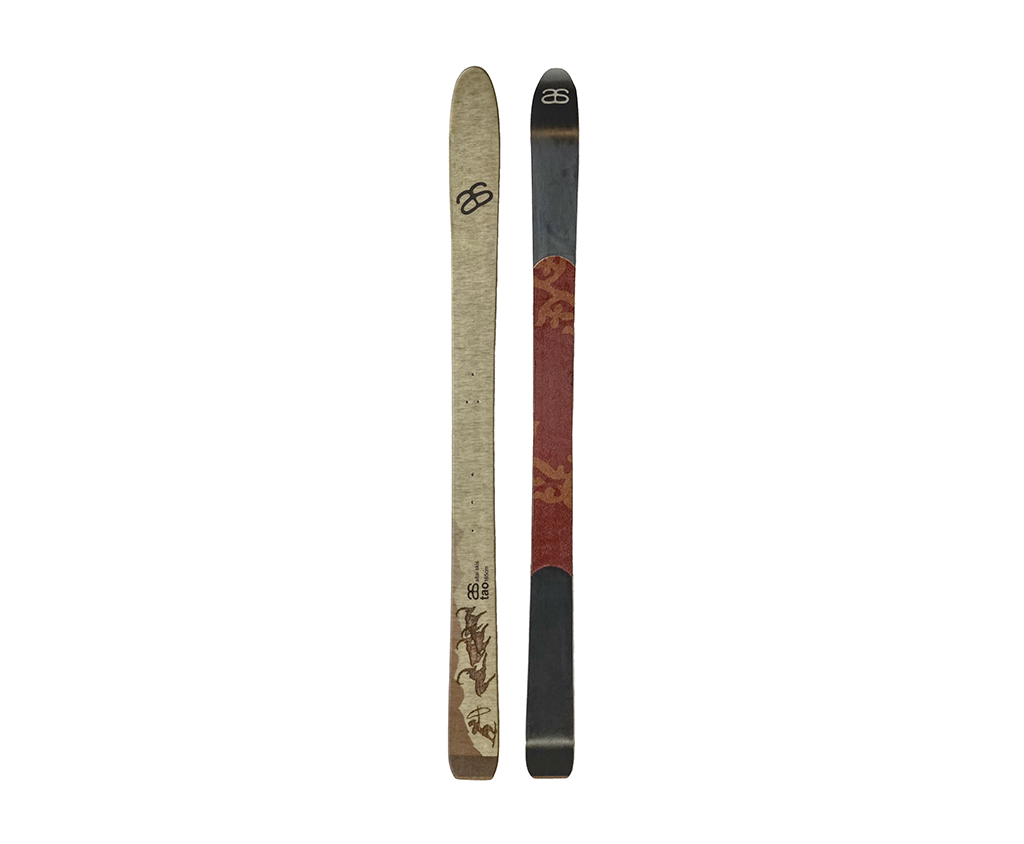 Altai SkisのスキーシューTaoはHokの兄貴分